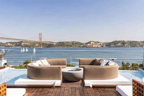Exclusive Rooftop Lounge With Picturesque Views for Outdoor Soirees
