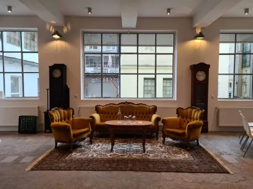 Industrial Chic Venue With Spectacular Antique Decor for Creative Gatherings