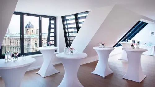 Chic rooftop with breathtaking views over Vienna