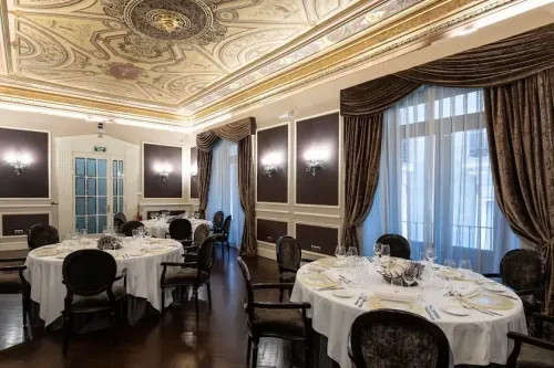 Lavish 18th-Century Hall for Elite Corporate Functions and Receptions
