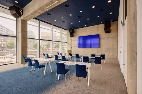 Waterfront Meeting Room With Panoramic Windows for Seminars 