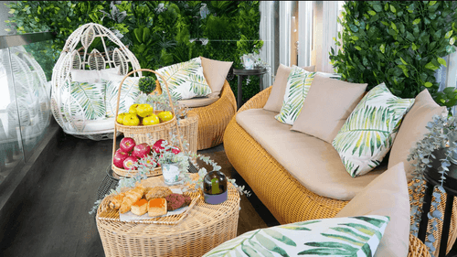 Cosy Garden Space With Flexible Layout for Small Workshops and Retreats