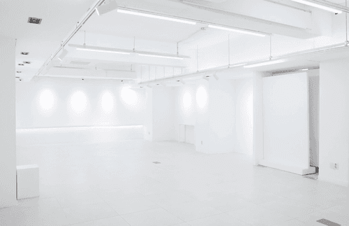 Modern Event Venue With a Sleek All-White Aesthetic Design