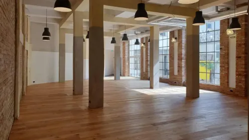 Sunlit Industrial Loft With Exposed Brick Wall for Inspiring & Creative Events