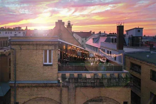 Industrial Studio With a Charming Rooftop for Intimate After-Work Events