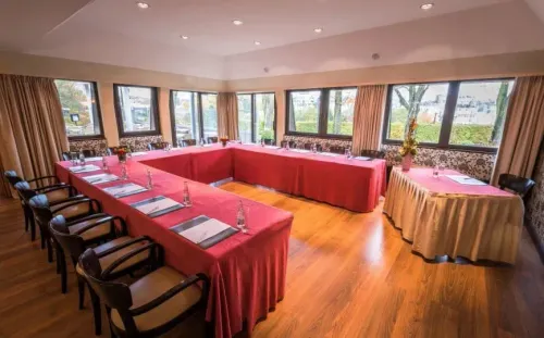 Classic Floral Haven With Picturesque Setting for Refined Dinners