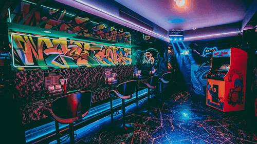 Unique Nightclub Venue with Vibrant Atmosphere