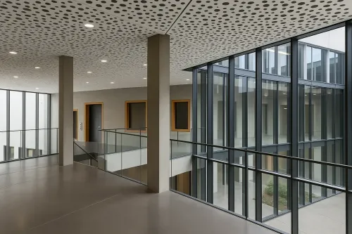 Glass-Enclosed Space With Expansive Capacity for Receptions and Dinners