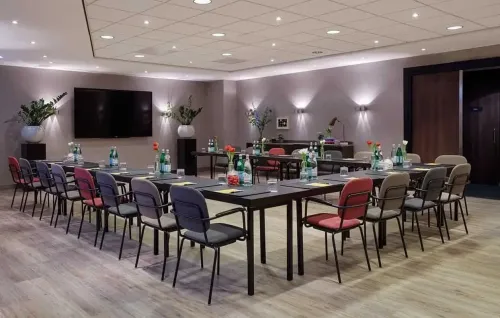 Sleek Urban Space With Flexible Layouts for Productive Corporate Events