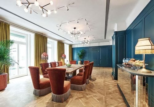 Classic and Charming Salon With Contemporary Flair and Adaptable Setup for Private Events