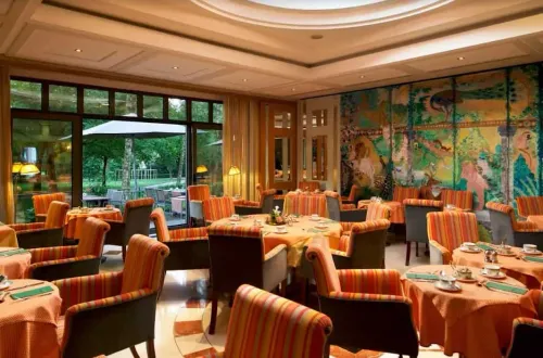 Art Deco Garden Retreat With Vibrant Artistic Murals for Elegant Corporate Dinners