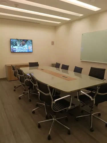 Minimalist Purpose-Built Boardroom for Small Strategic Sessions