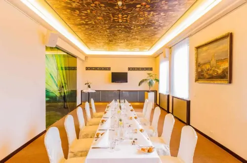 Classic Boardroom With Gilded Elegance for Sophisticated Gatherings