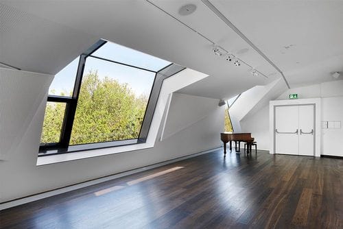 Striking Modern Theatre With Panoramic Views for Dynamic Seminars