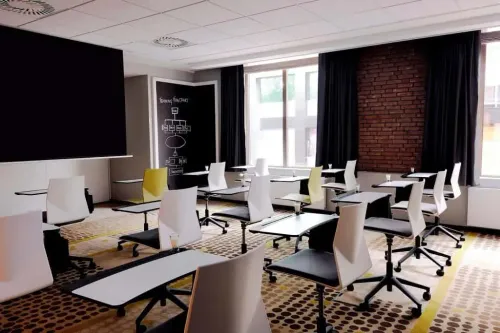 Contemporary Meeting Room With Sleek Decor for Focused Seminars