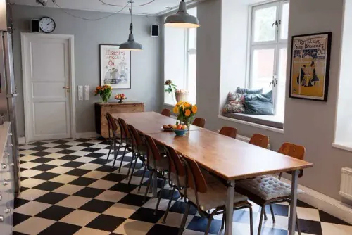 Vintage-Style Open Kitchen for Team-Building Cooking Events