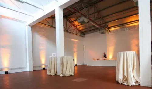 Urban Industrial Elegance With Minimalist Interiors for Versatile Gatherings