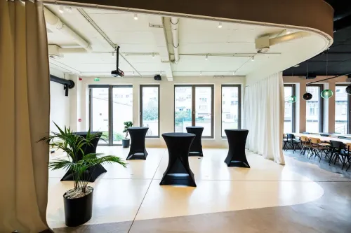 Soft Curtain Event Space for Workshops and Presentations