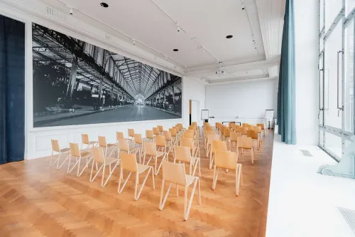 Charming Meeting Space in an Early-1900s Townhouse