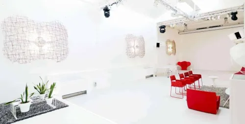 Sleek Contemporary Loft With Dazzling Interiors for After-Work Parties
