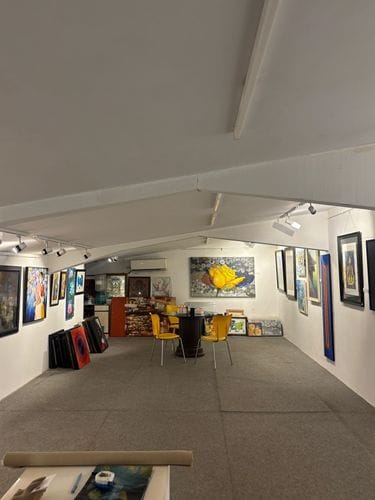 Intimate Art-Filled Gallery Studio for Showcases and Small Gatherings