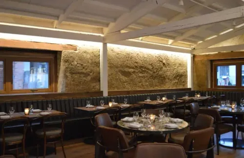 Rustic Modern Restaurant With Sophisticated Decor for Intimate Dinners