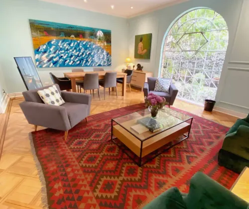 Tastefully Designed Meeting Room With a Lively Ambience