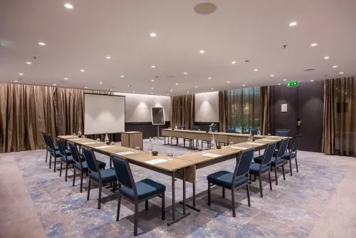 Modern Meeting Room With Sophisticated Design for High-Profile Meetings