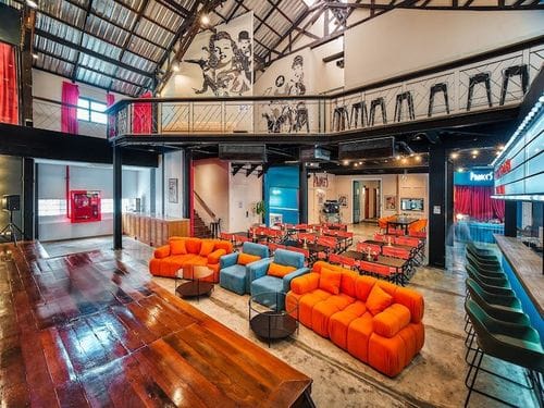 Retro-Chic Hall With Theatre Aesthetics for Bespoke Gatherings