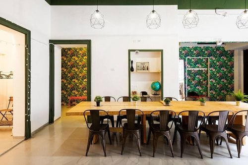 Bright Loft With Exposed Brick and Floral Touches for Private Dinners and Gatherings