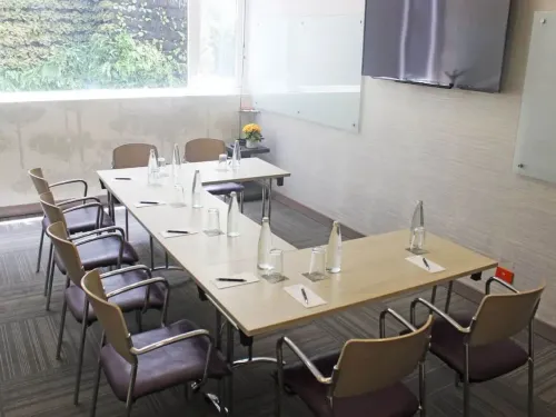 Bright Minimalistic Room With Vertical Garden Views for Small Corporate Meetings