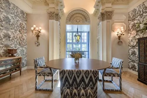 Elegant Baroque Room With an Eccentric Design for Exclusive Corporate Dinners