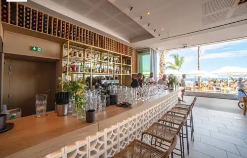 Charming Restaurant With Earthy Tones and Panoramic Views for Celebrations