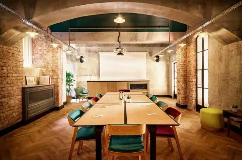 Industrial-Chic Room With Warm Lighting for Innovative Corporate Gatherings