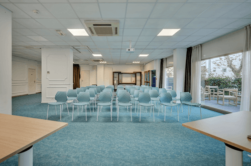 Bright Contemporary Conference Room With Natural Light for Dynamic Seminars