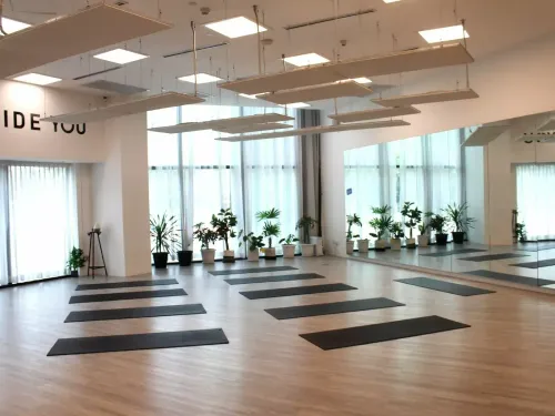 Light-Filled Studio With Suspended Panels for Fitness Workshops