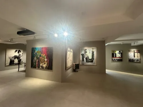 Minimalist Art Gallery With Outdoor Garden for Exhibitions