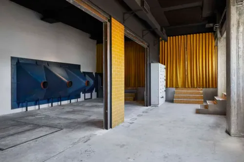 Retro-Industrial Machine Room With a Unique Charm for Vibrant Events