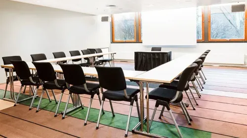 Vibrant Modern Meeting Room With Seamless Tech for Dynamic Seminars
