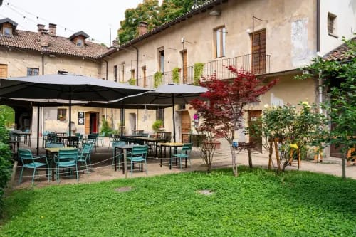 Charming Farmhouse Patio With Courtyard Garden for Al Fresco Receptions