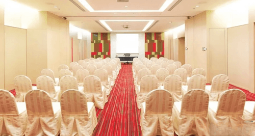 Modern Meeting Room With Colourful Accents for Focused Seminars