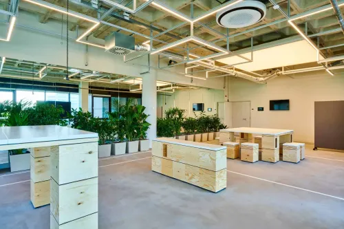 Smart Futuristic Space for Innovative Workshops and Creative Sessions