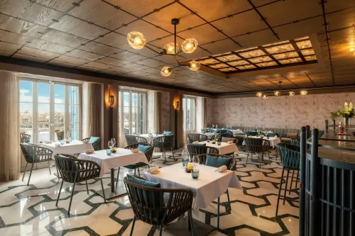 Elegant Harbourfront Dining Room for Exclusive Corporate Soirées