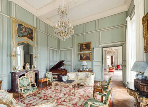 Luxurious Historic Chateau With a Baroque Architecture and a Stunning Lake View