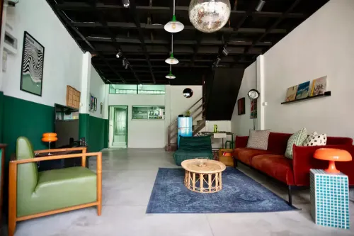 Retro-Eclectic Loft for Creative Meetings and Private Gatherings