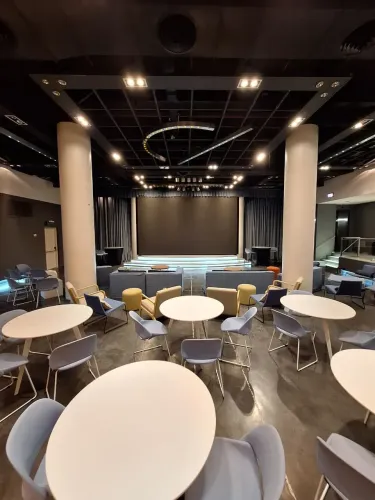 Executive Auditorium With Terrace for Impactful Corporate Gatherings