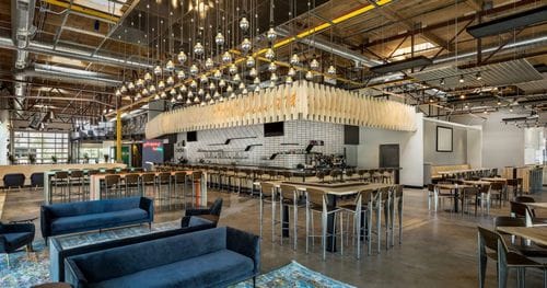 Lively and Artistic Room 