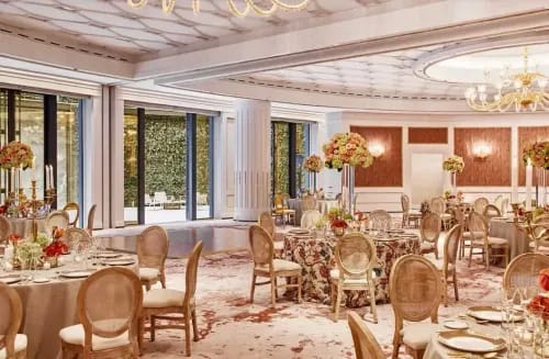 Sumptuous Oval Ballroom for Corporate Banquets and Prestigious Summits