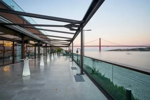 Extraordinary Terrace With Awe-Inspiring River Views for Corporate Soirees