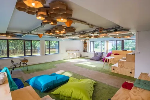 Colourful Eco-Chic Venue with Inspiring Design for Creative and Collaborative Workshops